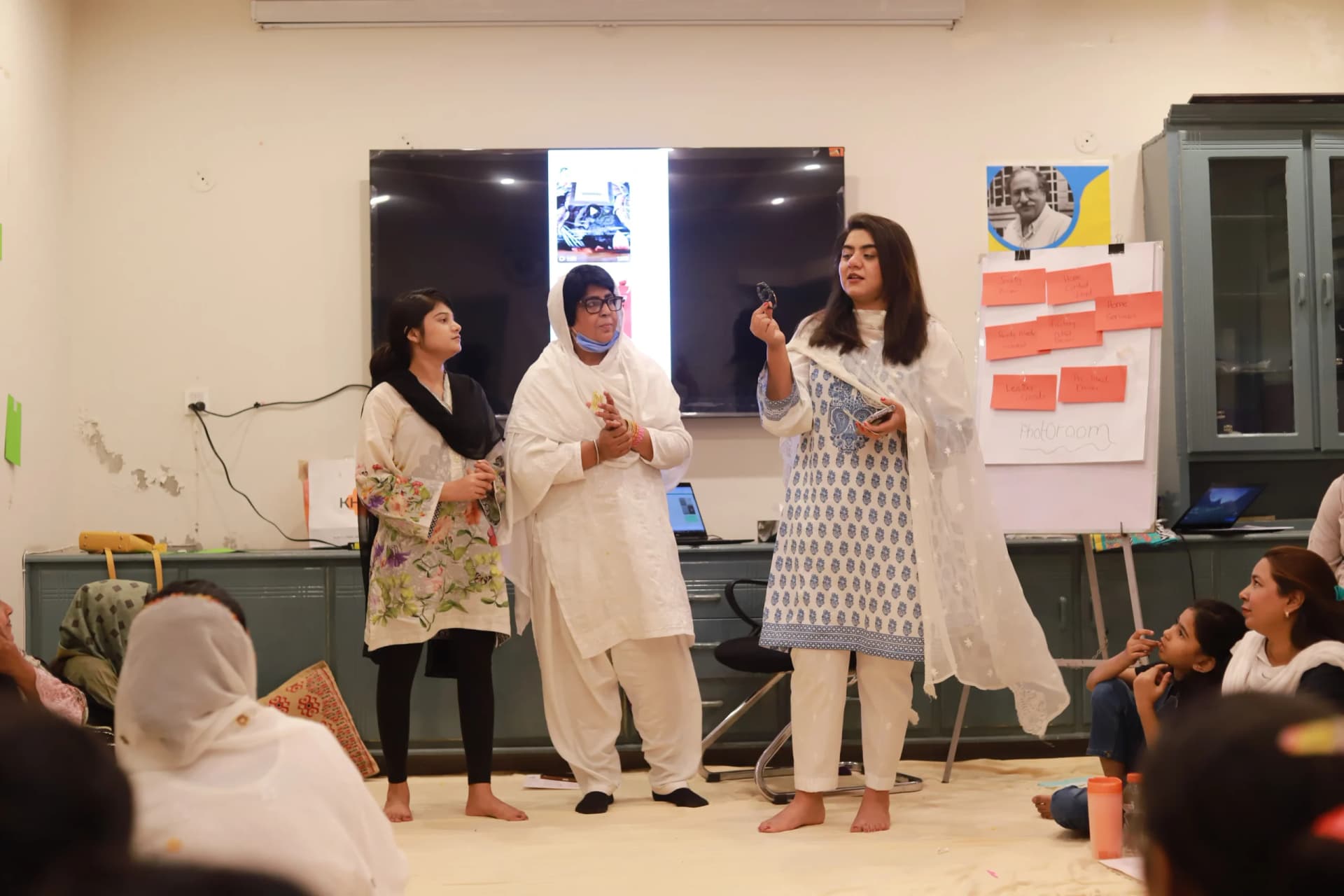 Women sharing their voices in a Bargad session